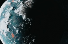 Πλανήτης γης από τη φωτισμένη του πλευρά 