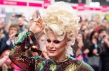 Η drag queen The Vivienne