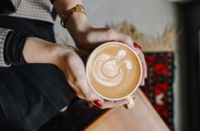 Κόβεις έναν καφέ και γίνεσαι πλούσιος - είναι δυνατόν; 