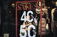 Χειμερινές εκπτώσεις 2025: Ποιες Κυριακές είναι ανοιοχτά τα καταστήματα