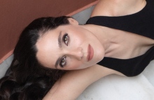 Εύα Σιμάτου: Συνέντευξη για την παράσταση «Μάνα Κουράγιο και τα παιδιά της»