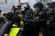 Γερμανία: Σήμερα και αύριο το συνέδριο της AfD στην Σαξονία - Χιλιάδες διαδηλωτές εμποδίζουν την έναρξή του, ενώ ισχυρές αστυνομικές δυνάμεις έχουν αναπτυχθεί στην περιοχή