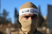 Συρία: Δημόσια εκτέλεση δημάρχου που θεωρείτο πιστός στο προηγούμενο καθεστώς - Επιχειρήσεις σε αναζήτηση αξιωματούχων του καθεστώτος Άσαντ.