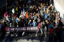 Ολλανδίας: Η αστυνομία συνέλαβε εκατοντάδες διαδηλωτές για το κλίμα - Η οργάνωση Extinction Rebellion έκλεισε για ώρες αυτοκινητόδρομο