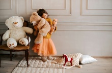 Παιδί με αρκουδάκια