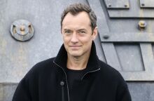 Ο Τζουντ Λο θα υποδυθεί τον Ρώσο πρόεδρο Βλαντίμιρ Πούτιν στη νέα ταινία του Ολιβιέ Ασαγιάς - Συμπρωταγωνιστούν Πολ Ντέινο, Αλίσια Βικάντερ, Ζακ Γαλιφιανάκης