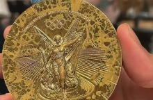 Αντικατάσταση μεταλλίων από τους Ολυμπιακούς Αγώνες του Παρισιού λόγω φθοράς και αμαύρωσης