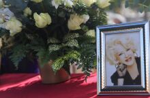 Καίτη Γκρέυ: Εικόνες από το τελευταίο αντίο στη σπουδαία τραγουδίστρια