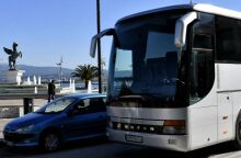 Δεν αφήνει ούτε λεπτό το κινητό από το χέρι του και τρέχει με 100