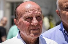 Φίλαθλος του Ολυμπιακού για τον Μίμη Δομάζο: «Ήταν παιχτούρα και θα ζει στις καρδιές μας» - Αποχαιρετά σήμερα η ποδοσφαιρική οικογένεια τον θρυλικό αθλητή. 