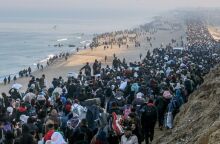 Εικόνες από την επιστροφή δεκάδων χιλιάδων Παλαιστινίων στα σπίτια τους