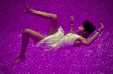 Όλοι μας κάποτε έχουμε νιώσει το αίσθημα της πτώσης στον ύπνο μας και να τι συμβαίνει στο σώμα μας 