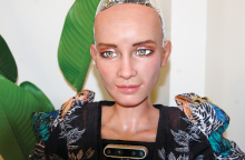 Σοφία: Συναντήσαμε και μιλήσαμε με το πιο διάσημο ανθρωποειδές ρομπότ του κόσμου