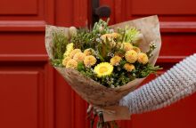 Ποιοι γιορτάζουν σήμερα; Το εορτολόγιο της Athens Voice σου τους θυμίζει. Μην ξεχάσεις να τους δώσεις τις καλύτερες ευχές σου!