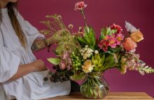 Ποιοι γιορτάζουν σήμερα 3 Φεβρουαρίου; Το εορτολόγιο της Athens Voice σου τους θυμίζει. Μην ξεχάσεις να τους δώσεις τις καλύτερες ευχές σου!