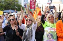 Η Χαμάς παρέδωσε τον Αμερικανοϊσραηλινό όμηρο Κιθ Σίγκελ, τον Ισραηλινό Γιάρντεν Μπίμπας και τον Γαλλοϊσραηλινό Οφέρ Καλντερόν στον Ερυθρό Σταυρό στη Γάζα