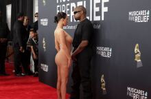 Μπιάνκα Σενσόρι: Εμφανίστηκε γυμνή στο κόκκινο χαλί των Grammy