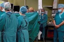 Η στιγμή που γιατροί τηρούν ενός λεπτού σιγή στην μεταμόσχευση των οργάνων του 3χρονου Άγγελου