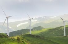 Νέα επένδυση της Amazon στην Ελλάδα με τρία έργα ανανεώσιμης ενέργειας - Τι σημαίνει η νέα επένδυση και τα 657 MW καθαρής ενέργειας για τα ελληνικά νοικοκυριά