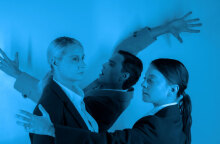 Καταραμένος κόσμος: Mια παράσταση που σε αιχμαλωτίζει