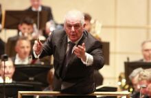 Ο Ντάνιελ Μπάρενμπόιμ ανακοίνωσε ότι πάσχει από τη νόσο του Πάρκινσον - Ο 82χρονος μαέστρος παραιτήθηκε από την Κρατική Όπερα του Βερολίνου το 2023