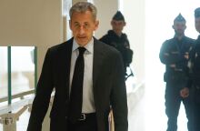 Γαλλία: Σε κατ' οίκον περιορισμό με ηλεκτρονικό βραχιολάκι ο πρώην πρόεδρος Νικολά Σαρκοζί - Ακύρωσε όλες τις διεθνείς του υποχρεώσεις
