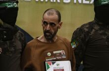 Ισραήλ: Ο απελευθερωμένος Ισραηλινός όμηρος Έλι Σαράμπι δεν ήξερε ότι η σύζυγος και οι κόρες του σκοτώθηκαν στην επίθεση της 7ης Οκτωβρίου