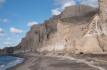 Σαντορίνη: Αυτοί που φεύγουν κι αυτοί που μένουν