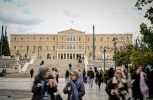 Πολίτες στην πλατεία Συντάγματος