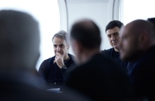 Ο Κυριάκος Μητσοτάκης σε σύσκεψη για τη σεισμική δραστηριότητα στη Σαντορίνη