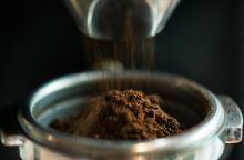 Ακραία καιρικά φαινόμενα και αστάθεια στις τιμές των τροφίμων - Explainer: Tα δεδομένα για το 2025 μετά τον διπλασιασμό του κόστους κακάο και καφέ