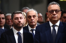 Ο Μάνος Βουλαρίνος σχολιάζει τον βούρκο του αντισυστημισμού, τη στάση της αντιπολίτευσης και την ενίσχυση της συνωμοσιολογίας.