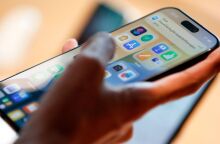 Η Apple θα διορθώσει σφάλμα στο iPhone που αντικαθιστά τη λέξη "ρατσιστής" με "Τραμπ" - Για πολιτική προκατάληψη κάνουν λόγο συντηρητικοί σχολιαστές στις ΗΠΑ