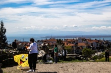 Πολίτες μαζεμένοι για το πέταγμα του χαρταετού