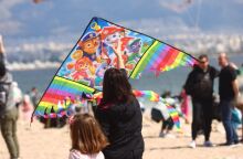 Πώς θα είναι ο καιρός την  Καθαρά Δευτέρα - Οι περιοχές που η βροχή ίσως εμποδίσει το πέταγμα του χαρταετού 