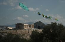 Καιρός: Καθαρά Δευτέρα με ενισχυμένους ανέμους, τοπικές βροχές και πτώση της θερμοκρασίας - Αναλυτική πρόγνωση από την ΕΜΥ