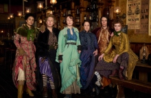 A Thousand Blows: Εντυπώσεις από τη νέα τηλεοπτική σειρά που σκηνοθετεί ο Steven Knight, δημιουργός του Peaky Blinders.