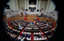 Εδώ ο κόσμος χάνεται και οι Έλληνες…