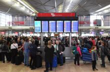 Αυστραλία: Ένας ένοπλος 17χρονος επιβιβάστηκε σε αεροσκάφος, επιβάτες τον ακινητοποίησαν - Τέθηκε υπό κράτηση - Φαίνεται πως ενήργησε μόνος