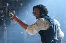 Netflix: Οι τηλεοπτικές σειρές, οι ταινίες και όσα ξεχωρίζουν το 2025