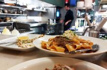 7 εστιατόρια που μας αρέσει να τρώμε στην μπάρα τους