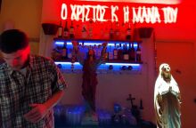 Ιούδα: το νέο wine bar της Αθήνας έχει πολύ χιούμορ