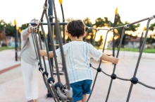 Αγοράκι σε παιδική χάρα
