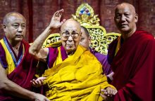 Για πρώτη φορά ο Δαλάι Λάμα ορίζει ρητά ότι ο διάδοχός του θα γεννηθεί στον «ελεύθερο κόσμο» - Ο πνευματικός ηγέτης του Θιβέτ κλιμακώνει τη διαμάχη με την Κίνα