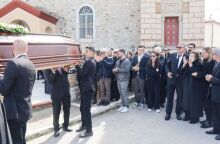 Συγκίνηση στην κηδεία της Καίτης Κωνσταντίνου - Πλήθος συναδέλφων στο τελευταίο αντίο