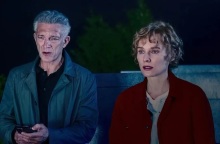 Νέο τρέιλερ για την ταινία του Ντέιβιντ Κρόνενμπεργκ The Shrouds, με πρωταγωνιστές τους Βενσάν Κασέλ και Νταϊάν Κρούγκερ