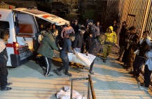 Γάζα: Μεταφορά νεκρών από τους βομβαρδισμούς μέσα σε σακούλες