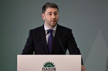 ΠΑΣΟΚ: Ας μην κάνουν τους τιμητές και τους γενναίους εκείνοι που ύψωσαν τείχος προστασίας στον Καραμανλή