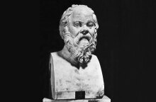 Τι μας μαθαίνει ο θάνατος του Σωκράτη για τους κινδύνους στις δικές μας δημοκρατίες;