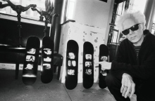 Ο Τζιμ Τζάρμους λανσάρει μια νέα σειρά σκέιτμπορντ με δικές του καλλιτεχνικές φωτογραφίες